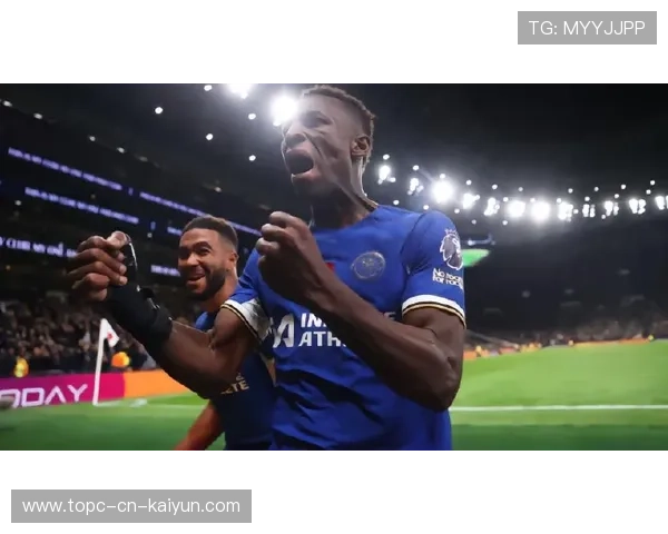 切尔西帕尔默禁区内抢点得分